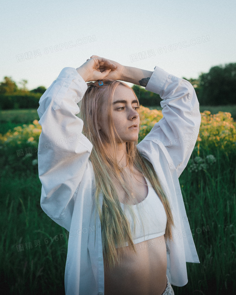 户外美女艺术人体写真图片