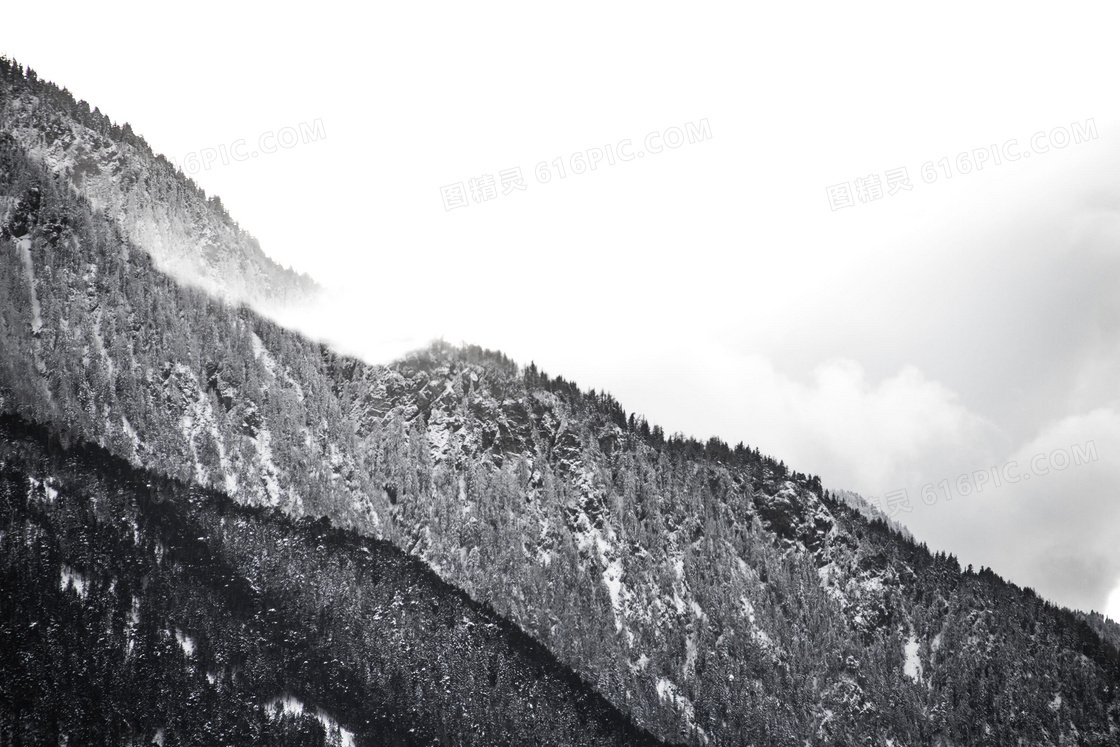 黑白山脉摄影图片