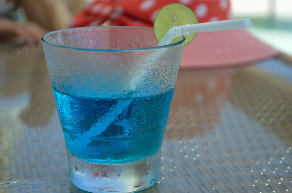 蓝色冰镇饮品图片