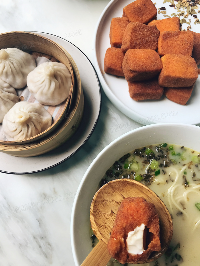 关键词:中式早点美食中式早点小笼包粉丝汤炸豆腐早餐早点中式点心