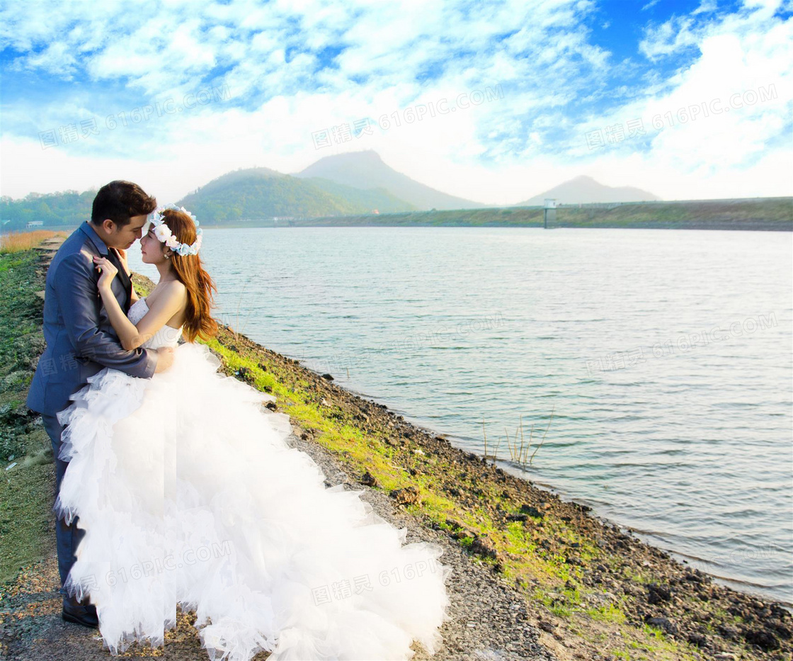 湖边婚纱照外景图片