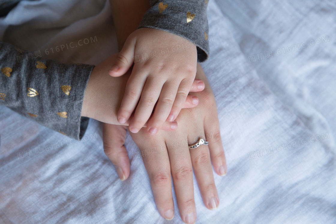 手掌交叠图片手掌交叠图片大全