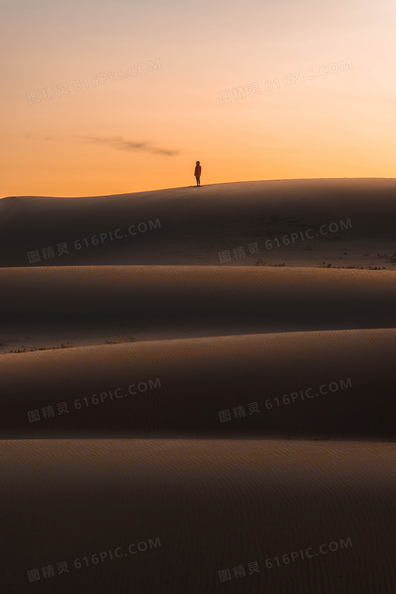 黄昏沙漠自然风景图片