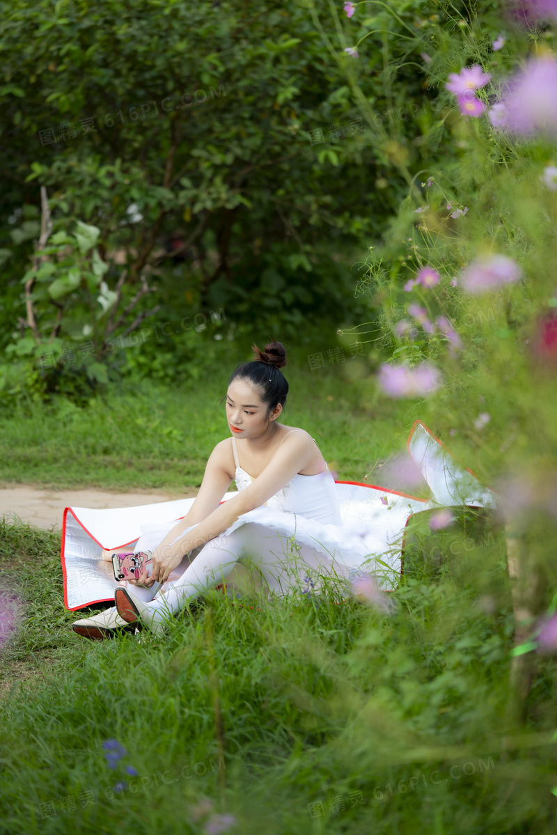 户外芭蕾舞美女写真图片