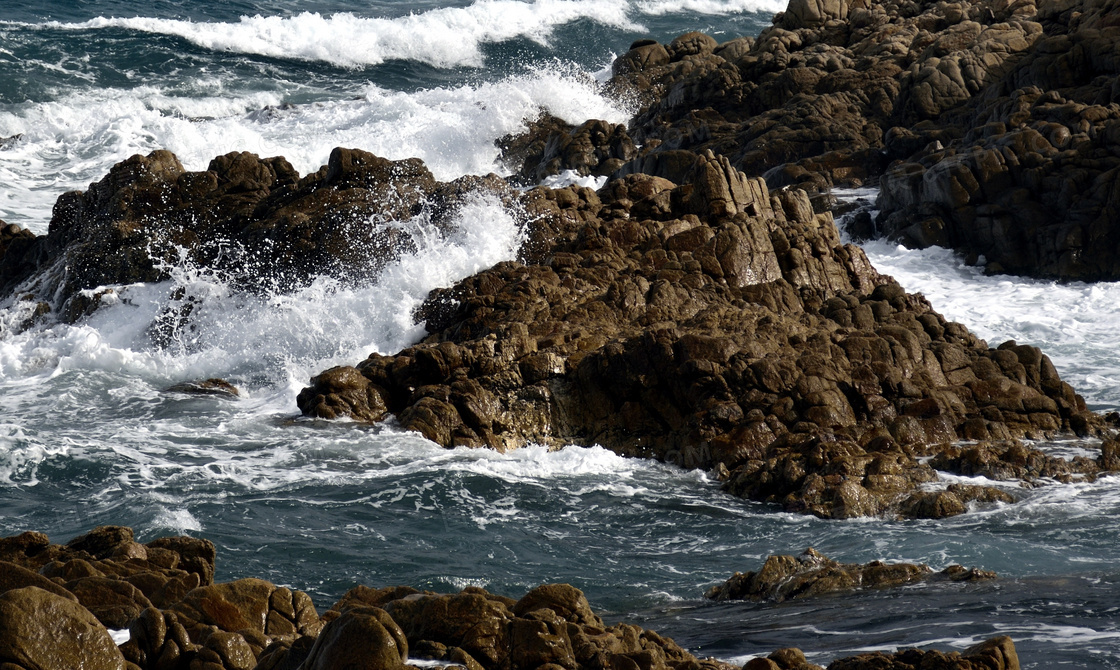 撒丁岛海浪岩石图片