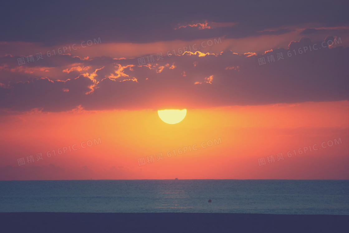 黄昏夕阳西坠晚霞风景摄影高清图片