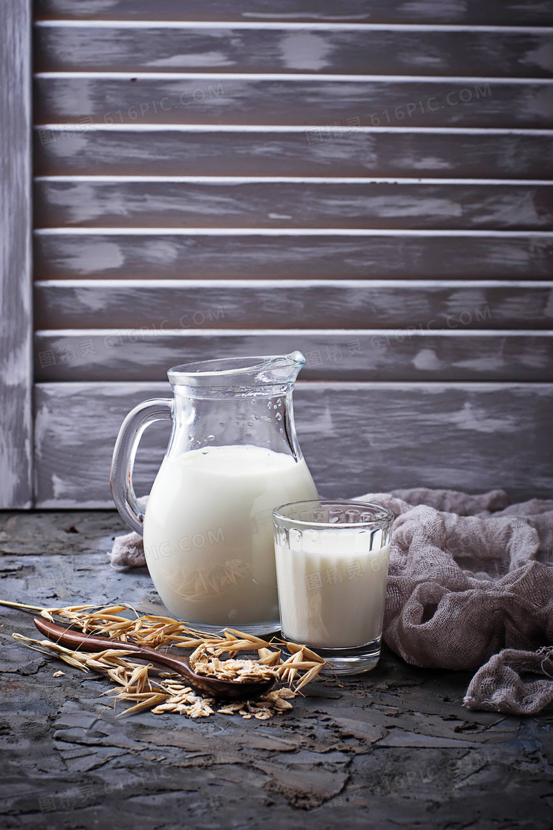 燕麦与新鲜的牛奶特写摄影高清图片