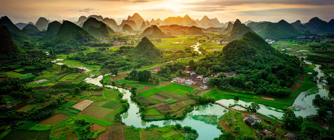 清晨美丽的桂林山水景观摄影图片