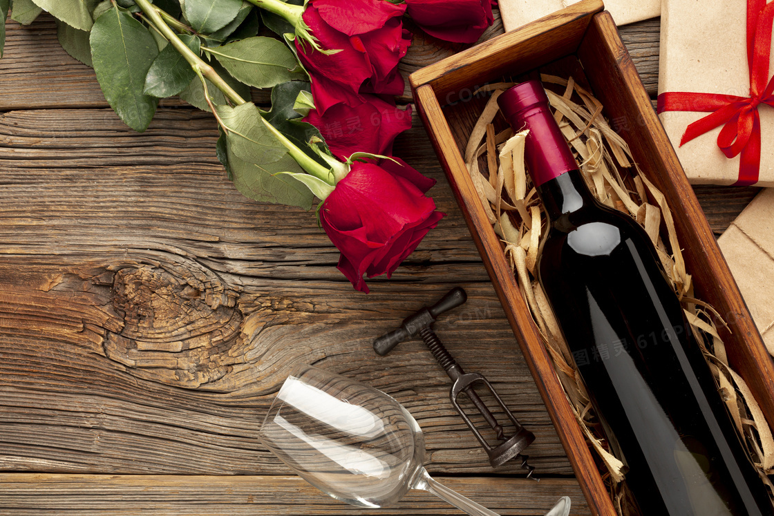 红玫瑰与木盒里的红酒摄影高清图片