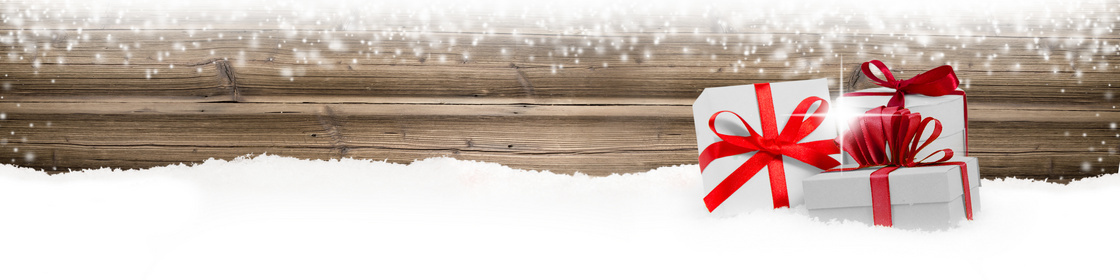 木板积雪与礼物盒全景视角高清图片