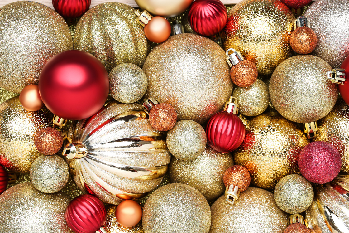 金色与红色等颜色的圣诞球高清图片