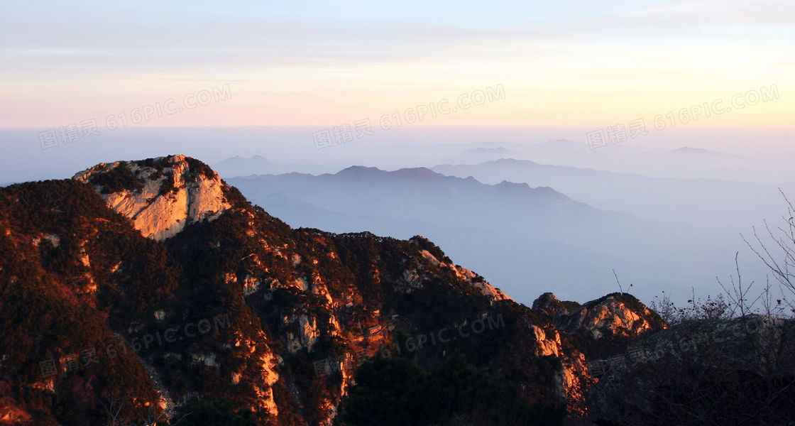 泰山山顶日出美景摄影图片