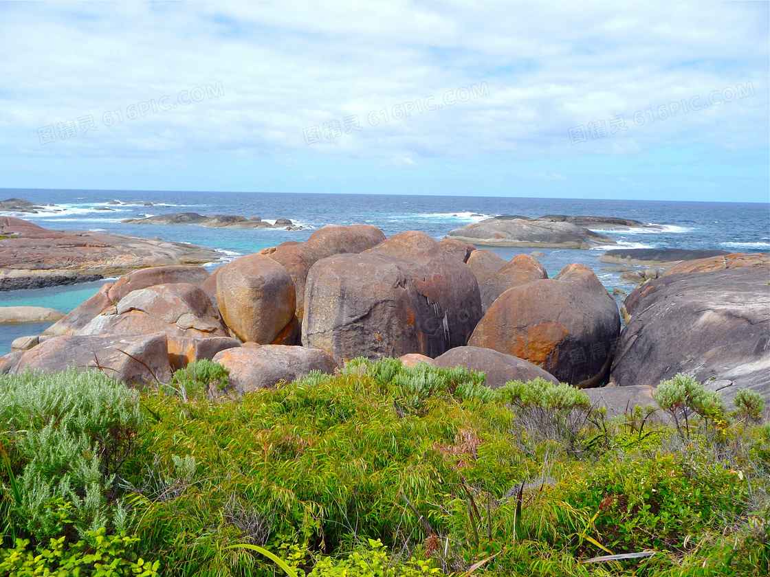 海边光滑的大石头美景摄影图片