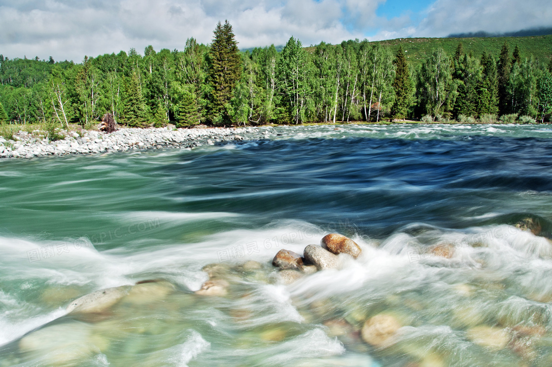 新疆禾木美丽的河流摄影图片