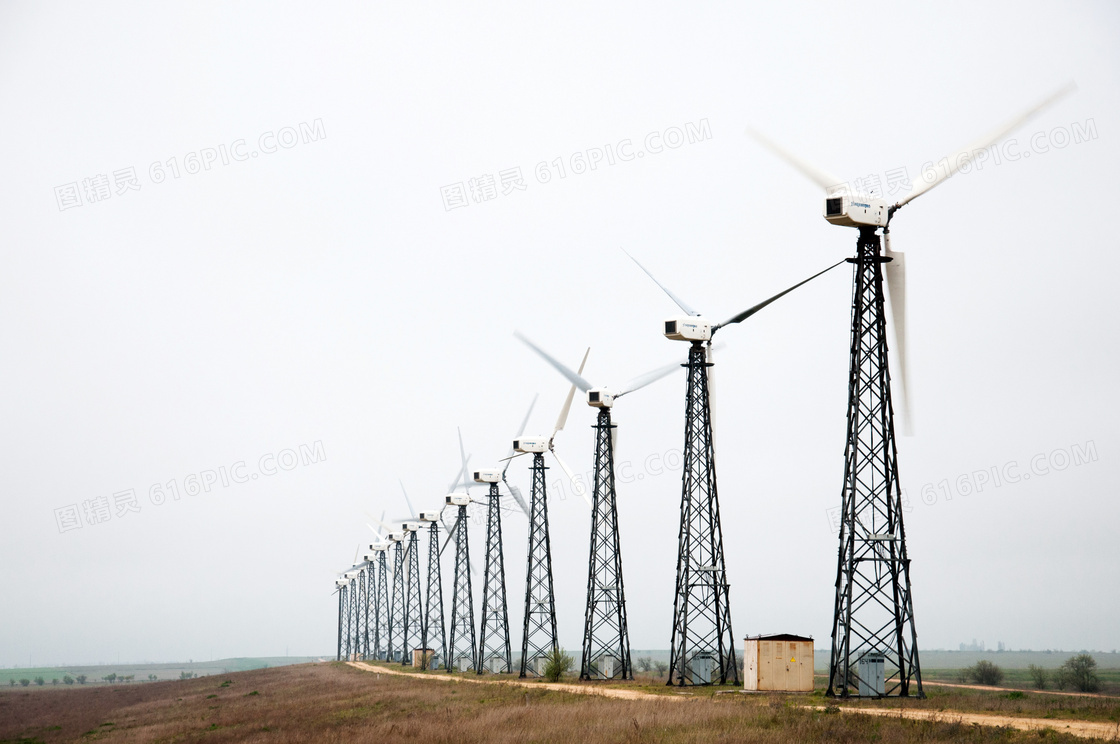 田园上的风车发电摄影图片