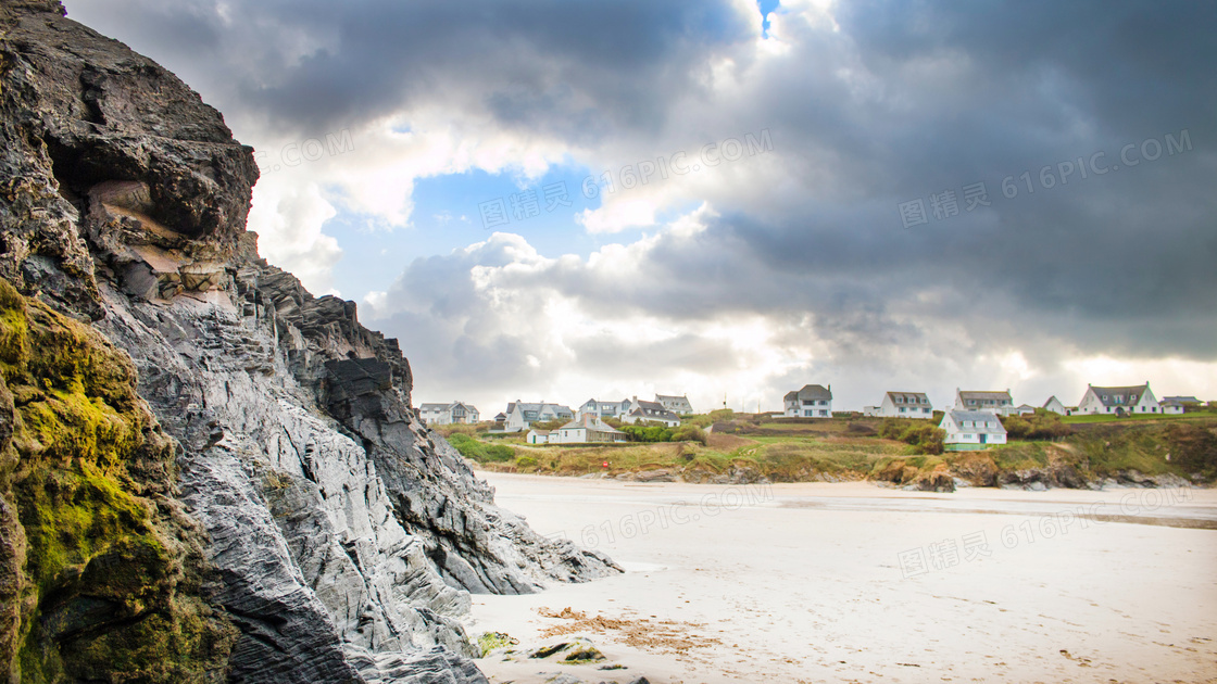沙滩上的岩石景观摄影图片