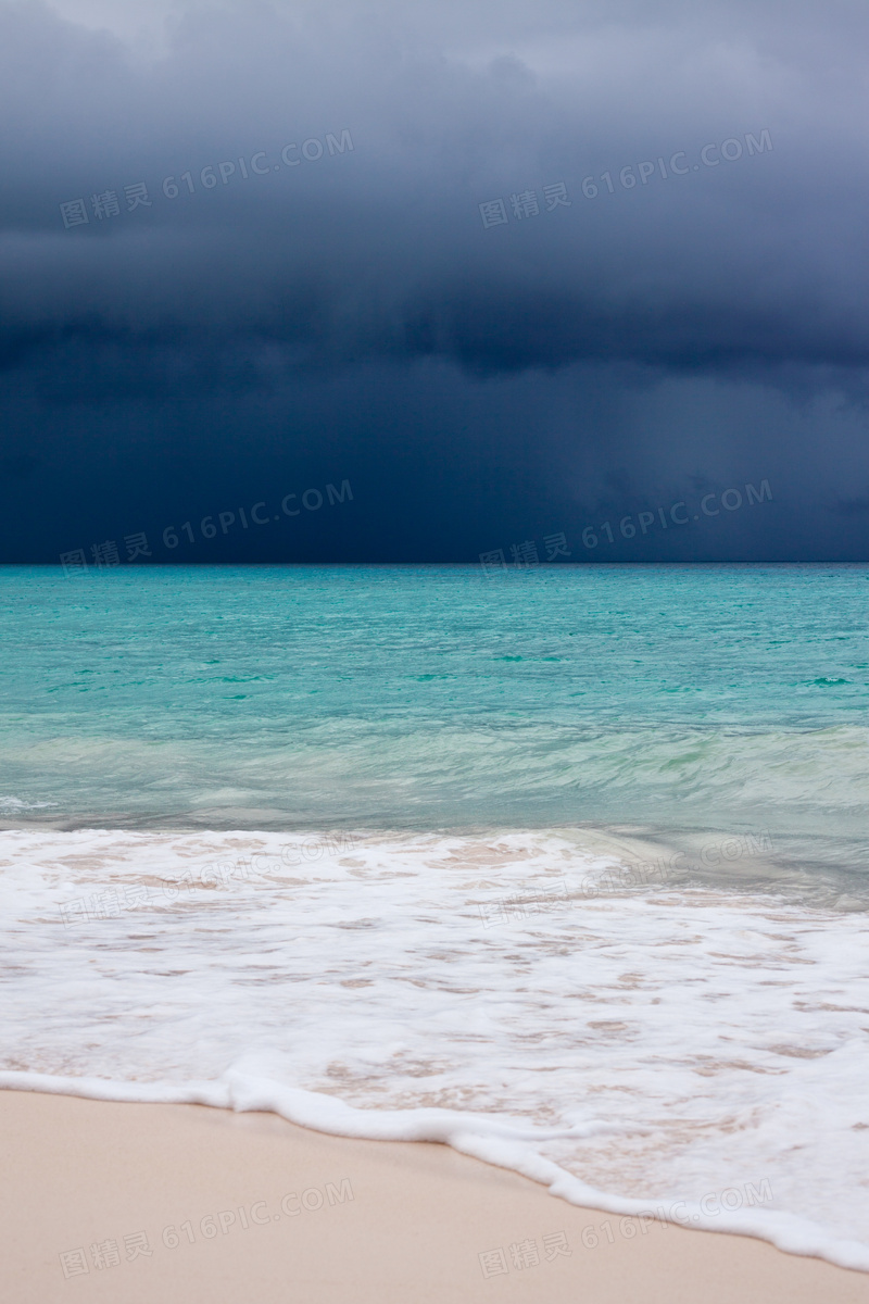 黑云压境下的大海风光摄影高清图片