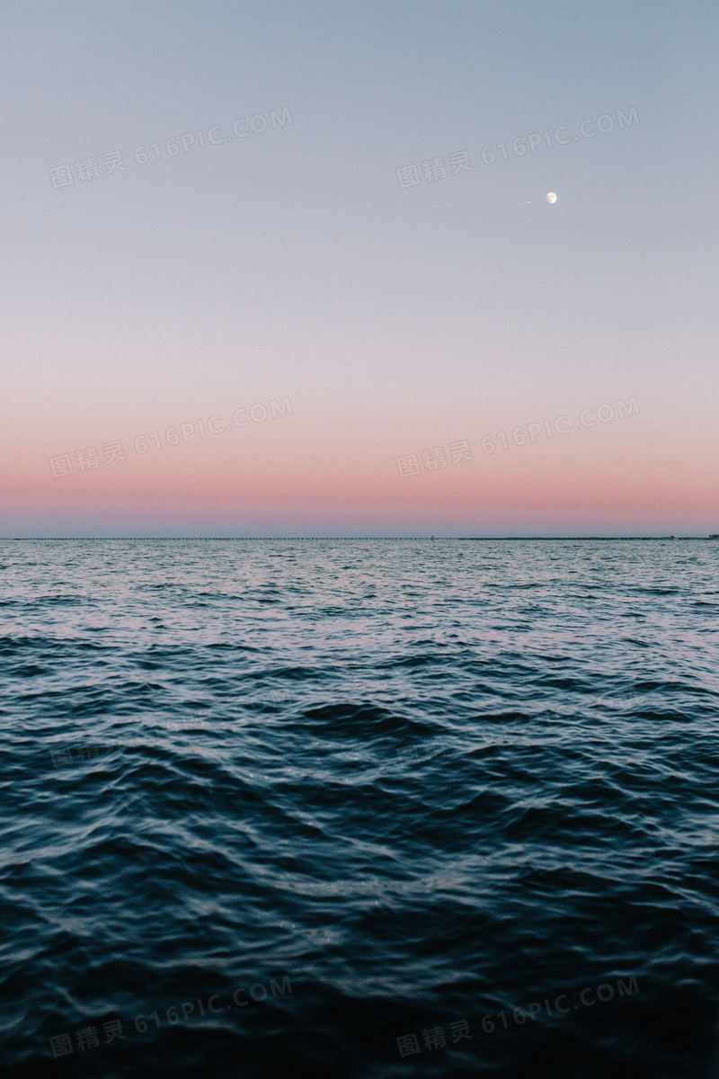 月光下的海洋美景摄影图片