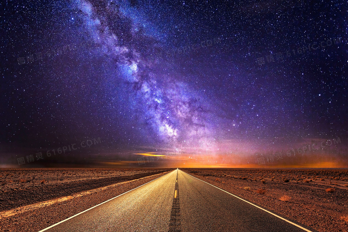璀璨星空下的沙漠公路摄影高清图片