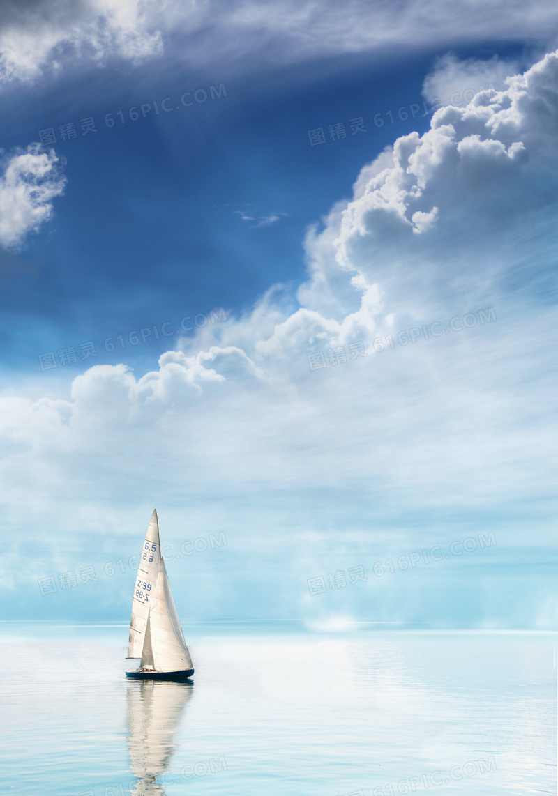 帆船与海天一色的风光摄影高清图片
