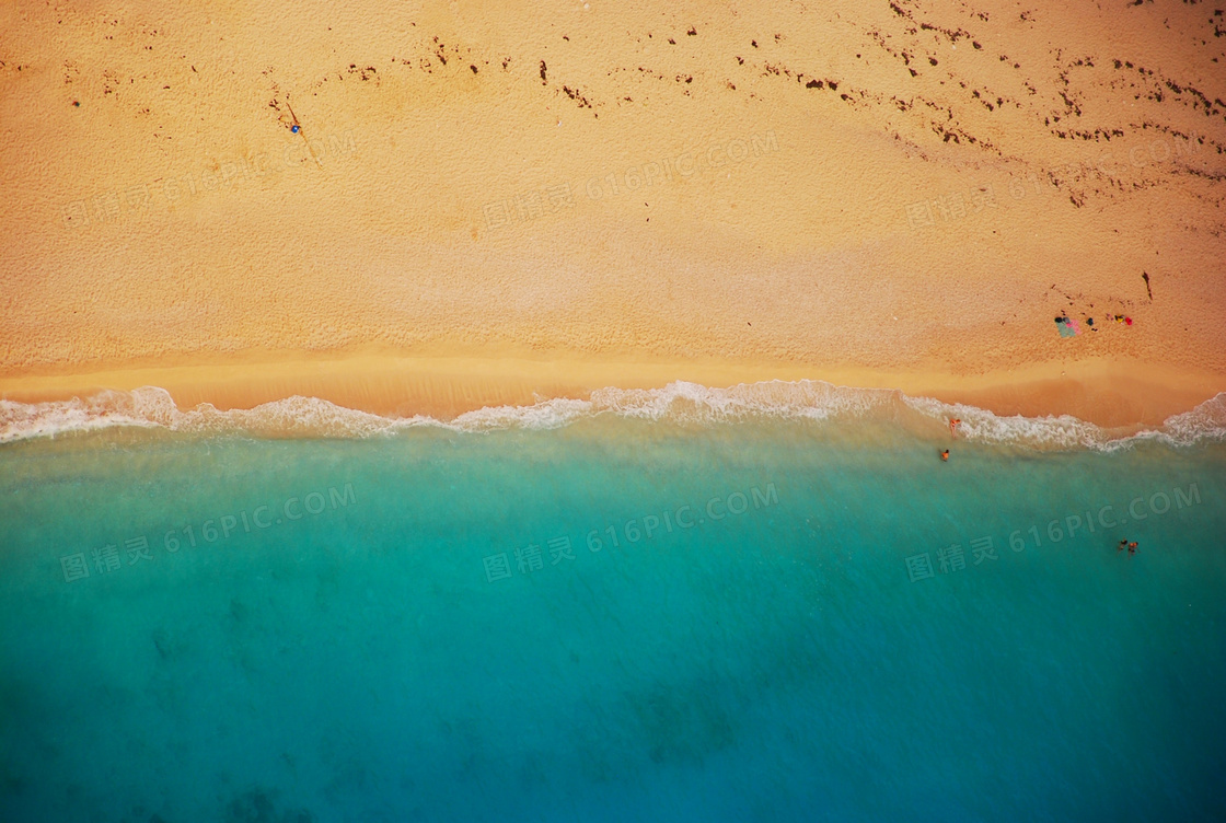 蓝色海水与金色的沙滩摄影高清图片