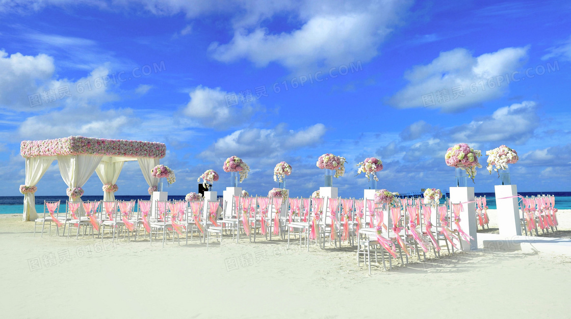 大海边的沙滩婚礼现场布置高清图片