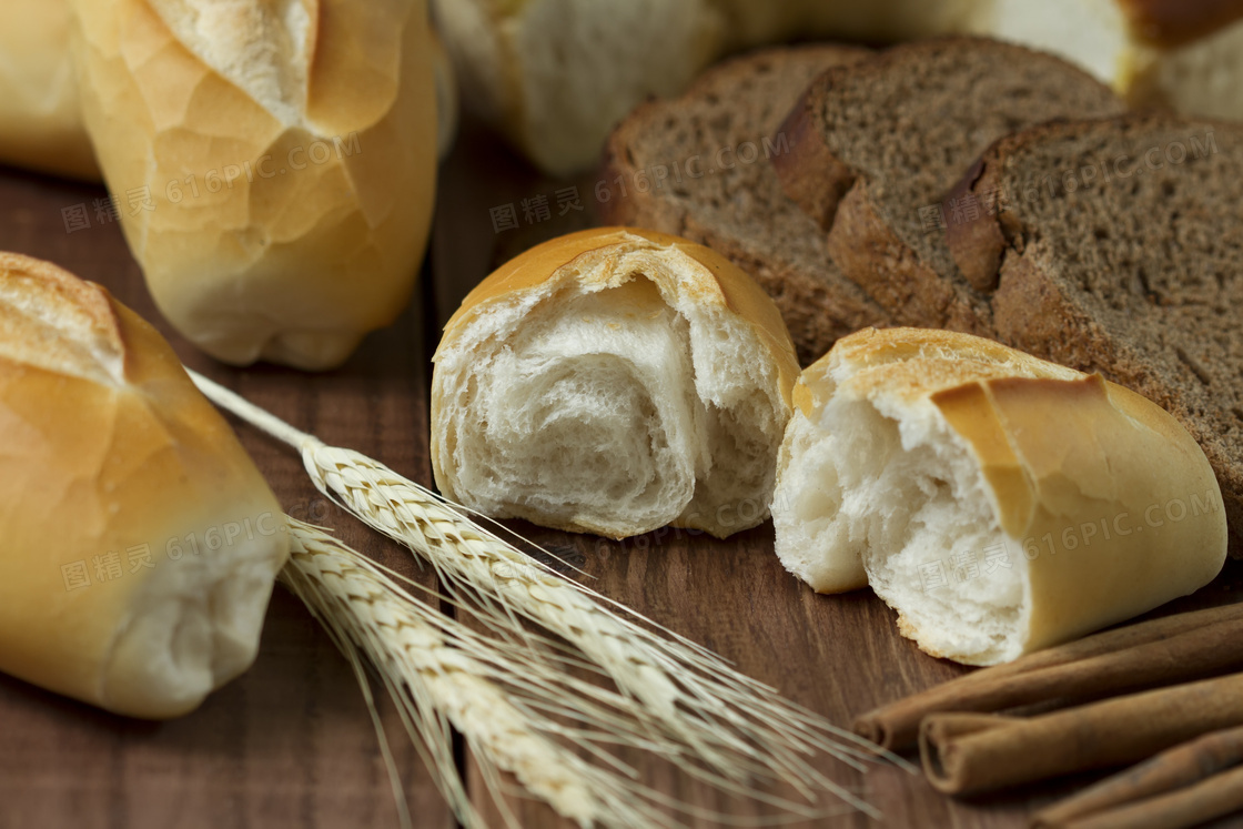 麦穗与口感松软的面包摄影高清图片