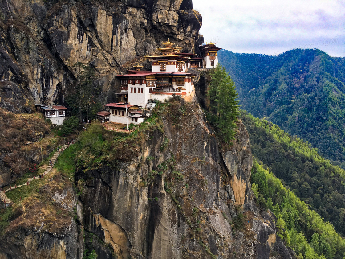 建在悬崖峭壁上的寺庙摄影高清图片