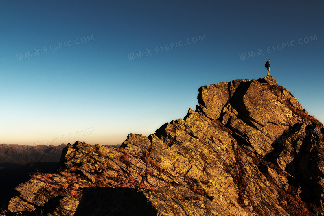 日落时分蓝天山峰风景摄影高清图片