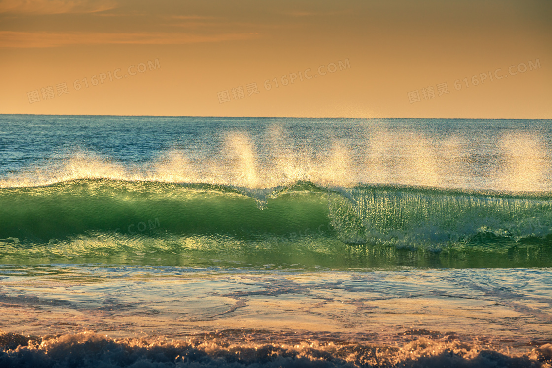 大海上卷起的大浪风光摄影高清图片