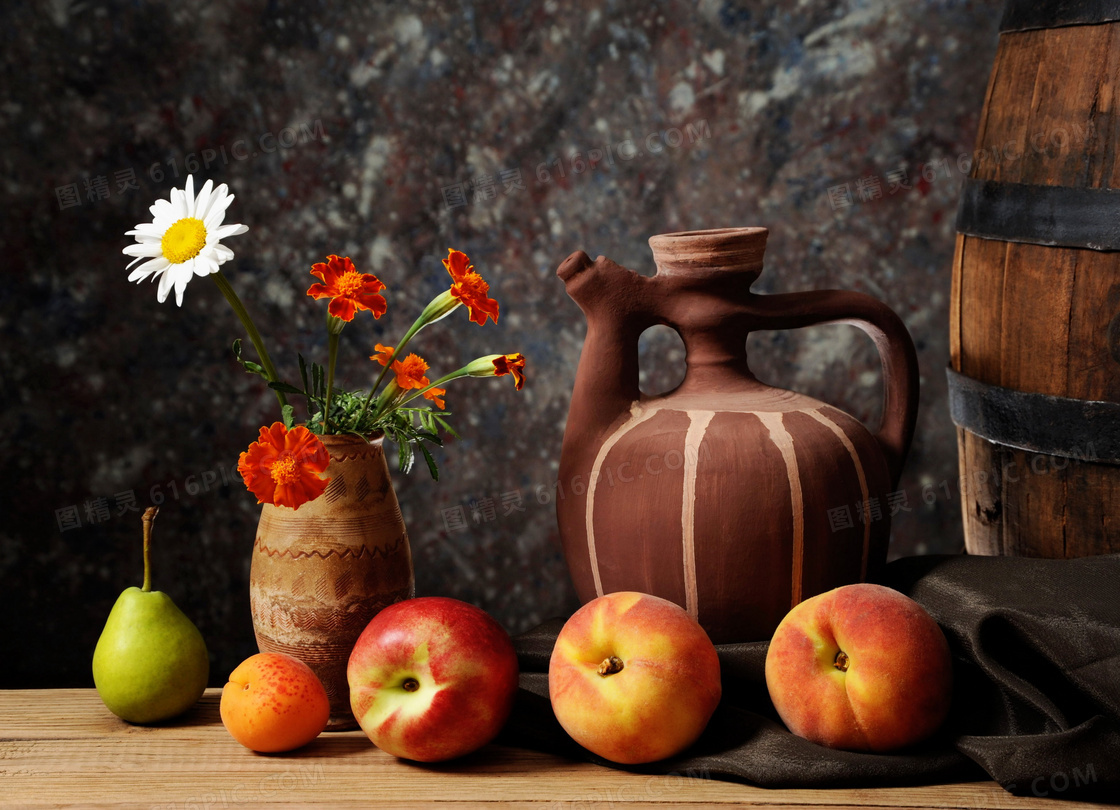 苹果桃子与鲜花等静物摄影高清图片