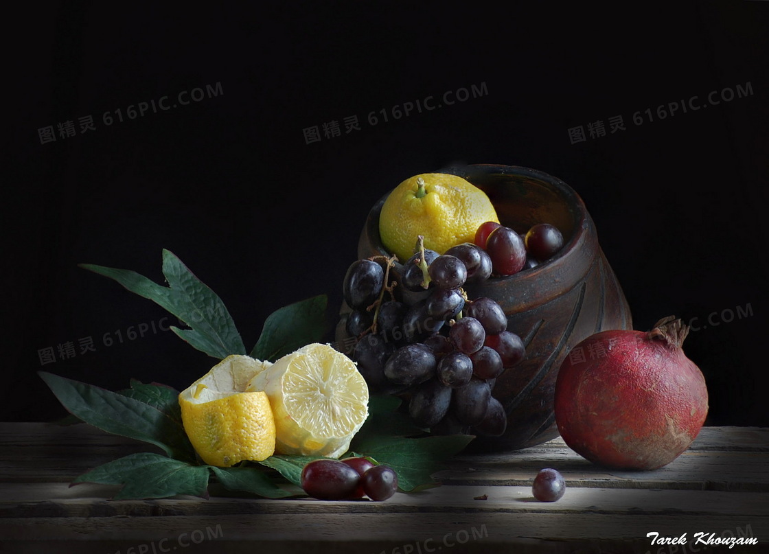 葡萄与石榴等水果静物特写高清图片