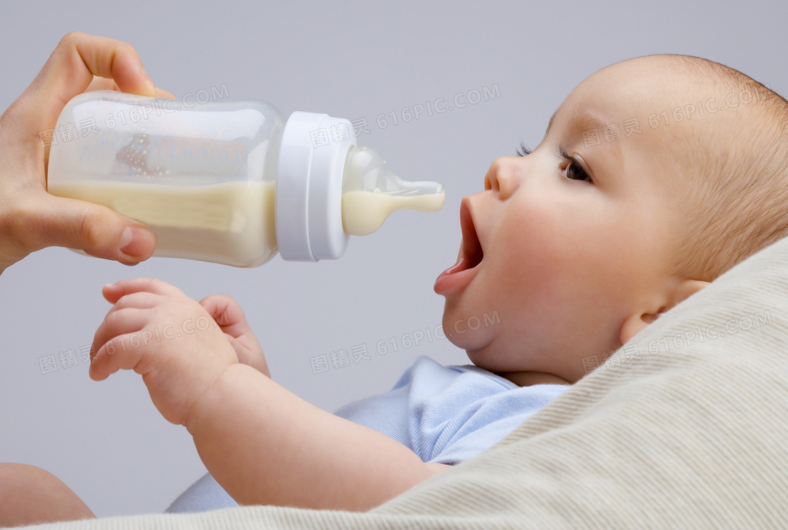 张着嘴要吃奶的小宝贝摄影高清图片