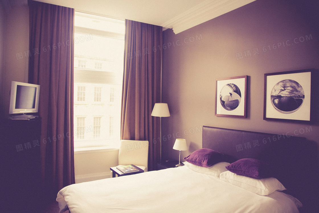 浪漫紫色调的卧室内景摄影高清图片