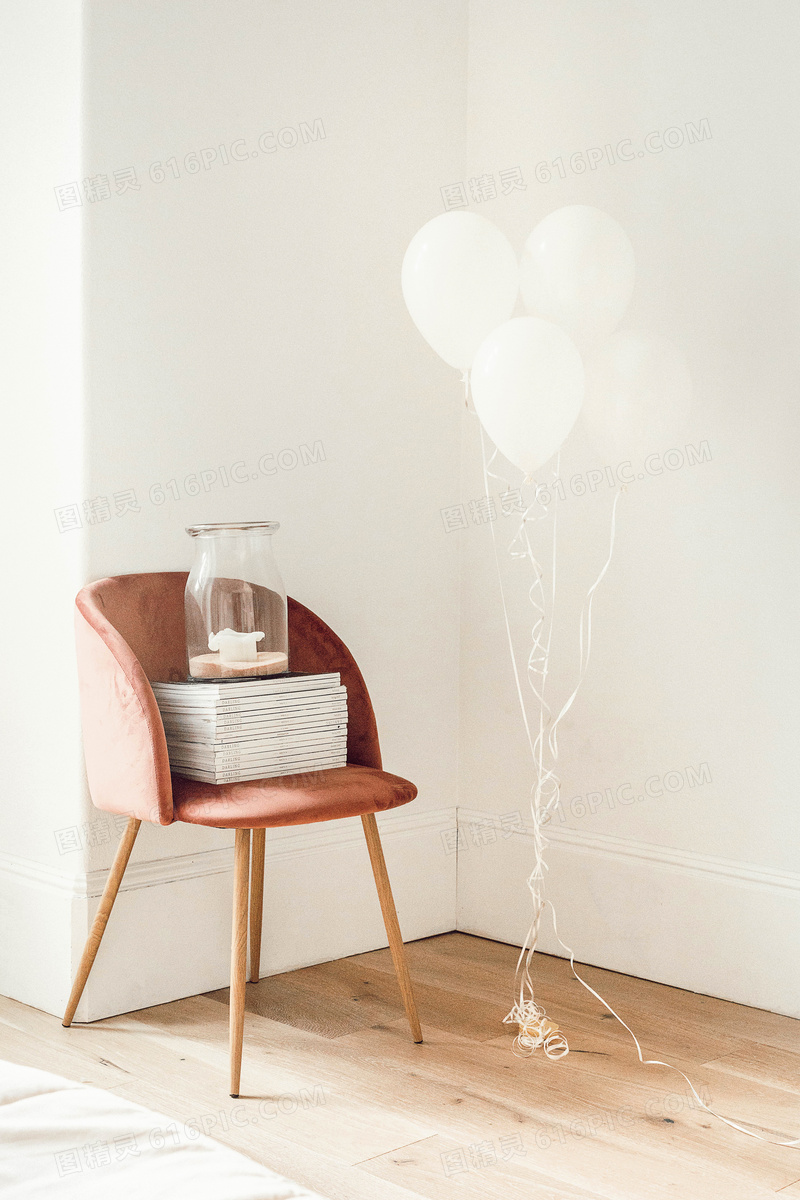 椅子玻璃瓶与气球装饰摄影高清图片