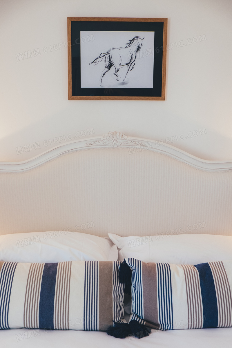 卧室床头墙上的装饰画摄影高清图片