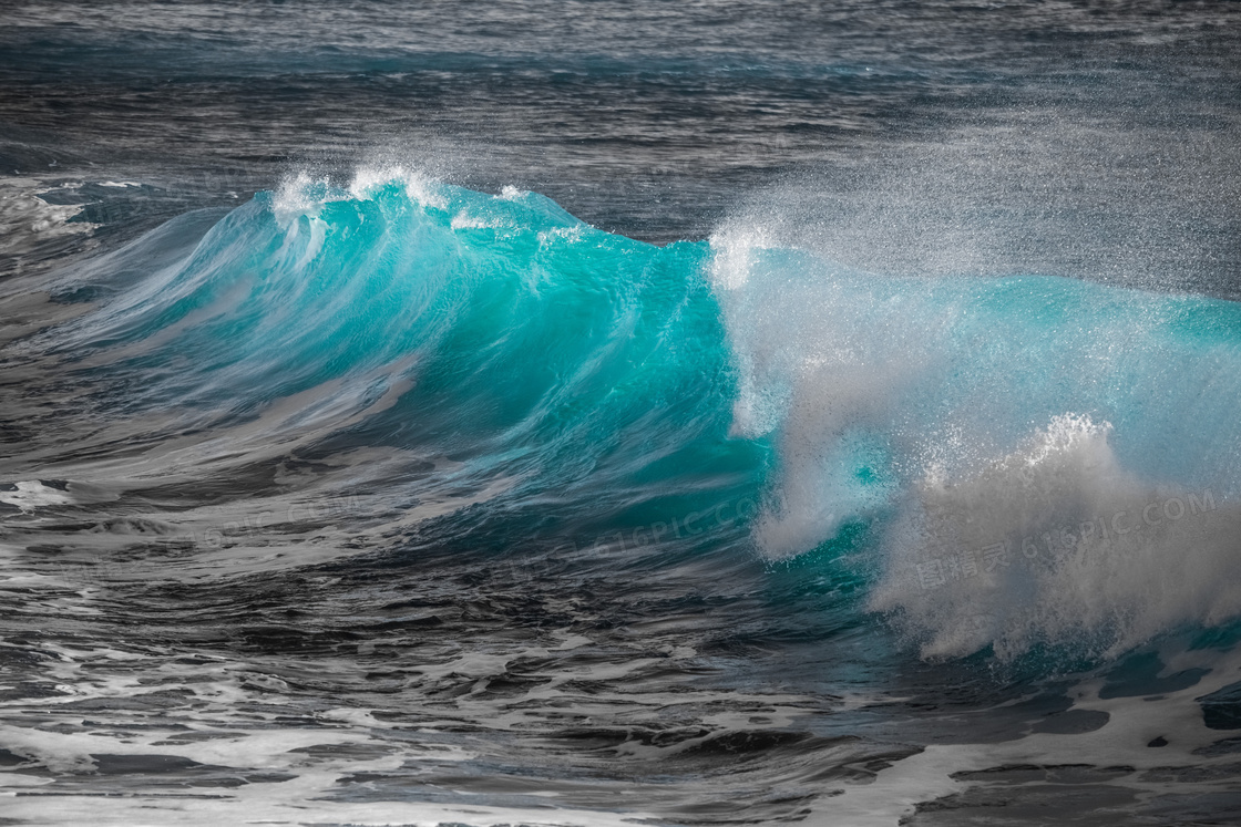 海面上卷起的波涛风光摄影高清图片