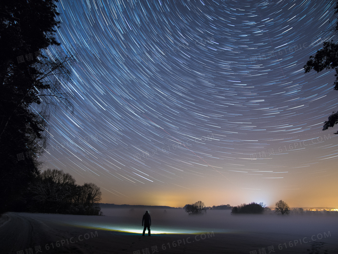 夜晚空中星轨美丽景象摄影高清图片