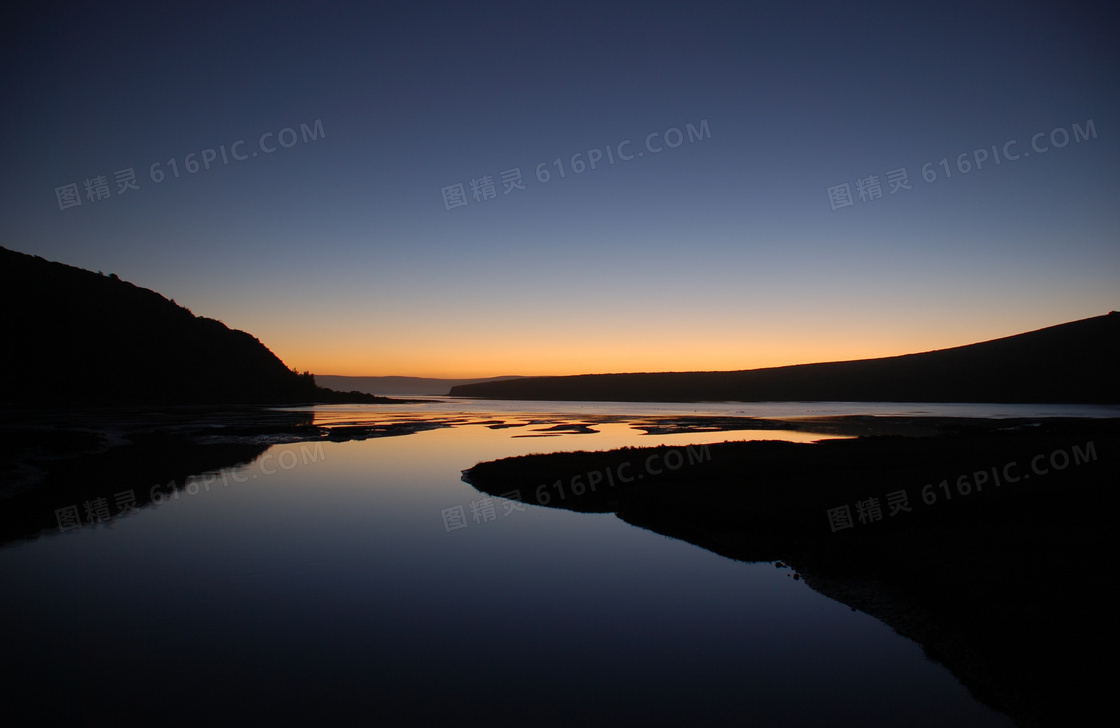 黄昏晚霞与平静的湖面摄影高清图片
