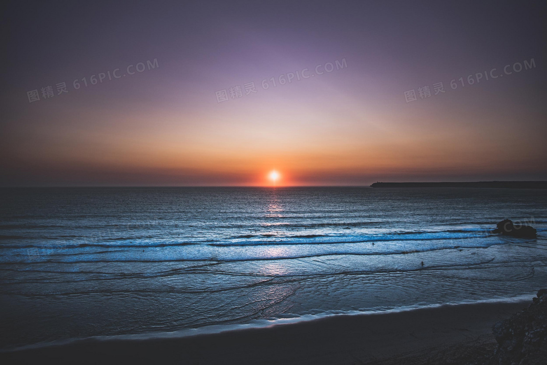 夕阳西下一望无际大海摄影高清图片