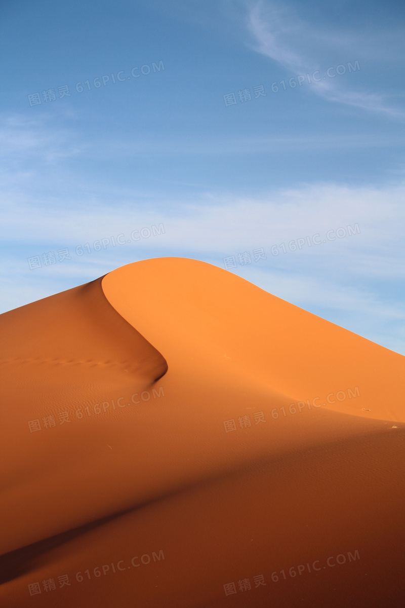 蓝天白云下的沙丘风光摄影高清图片