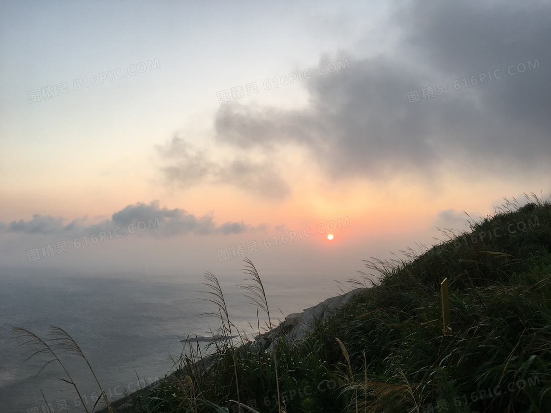 清晨海上日出霞光美景攝影高清圖片