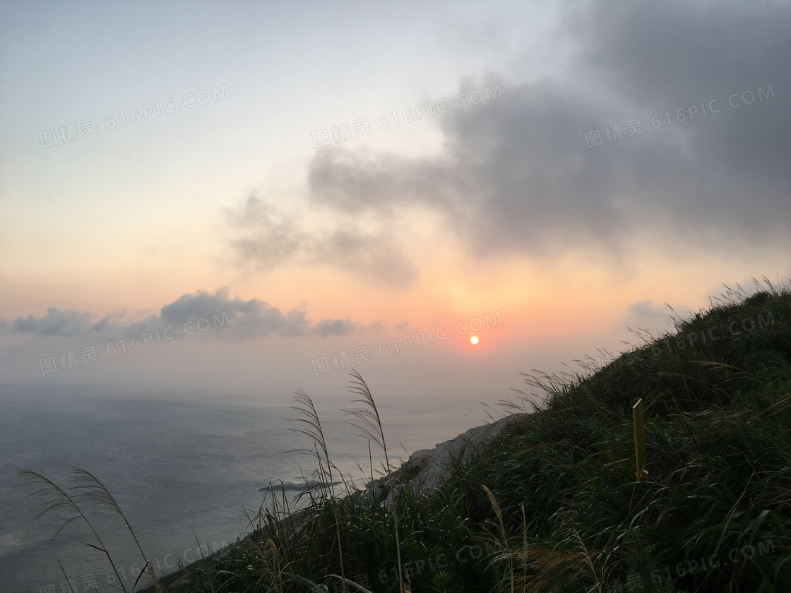 清晨海上日出霞光美景摄影高清图片