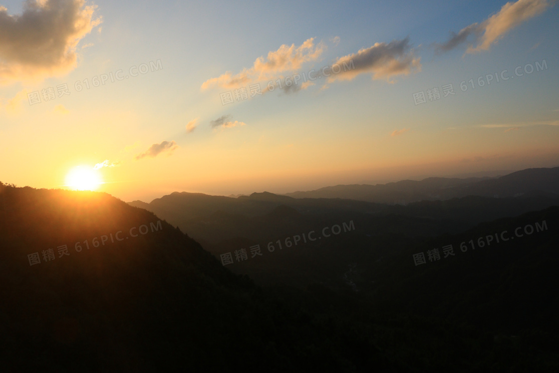 山顶美丽的落日景观摄影图片