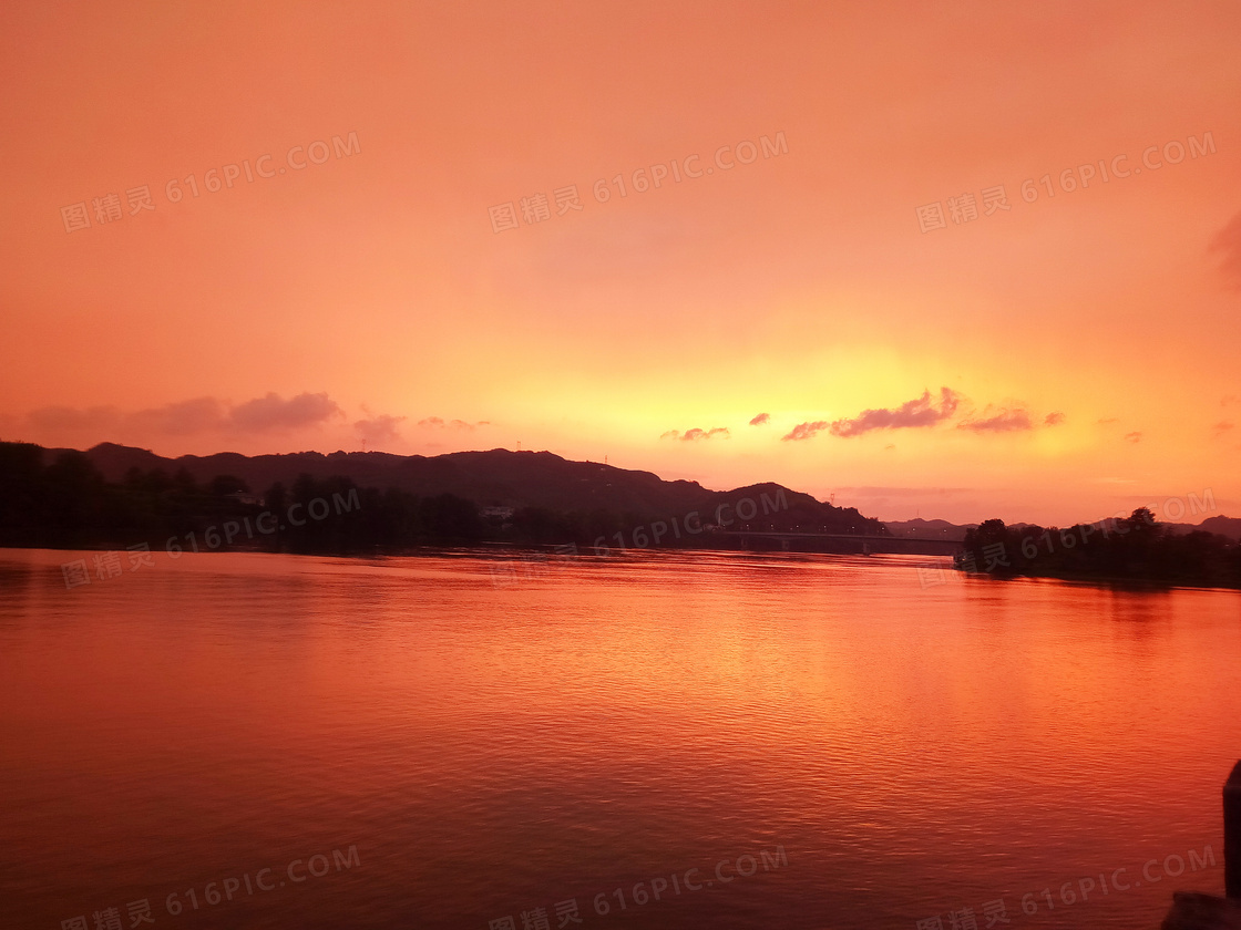 湖边夕阳美景高清摄影图片