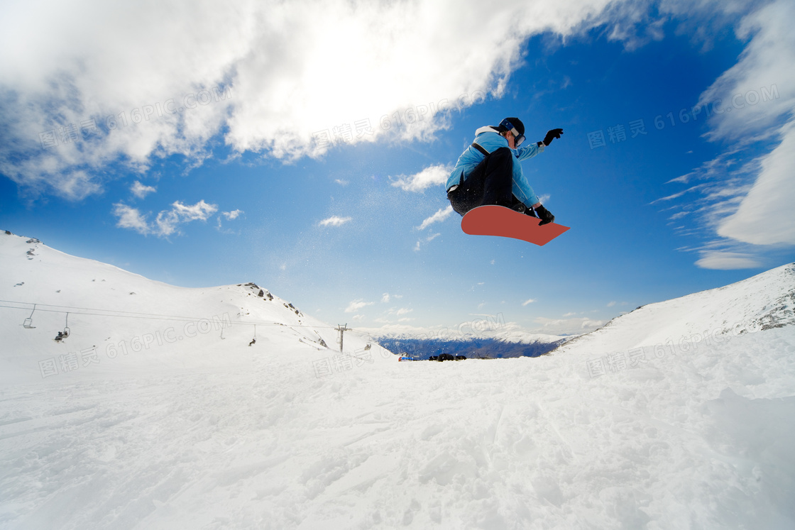 在滑雪场上滑雪的人物摄影高清图片