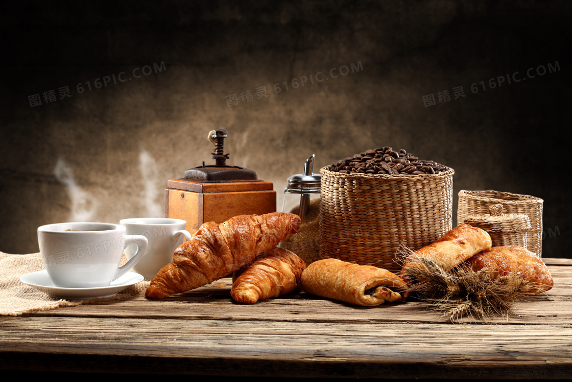 桌面上的面包与热咖啡摄影高清图片