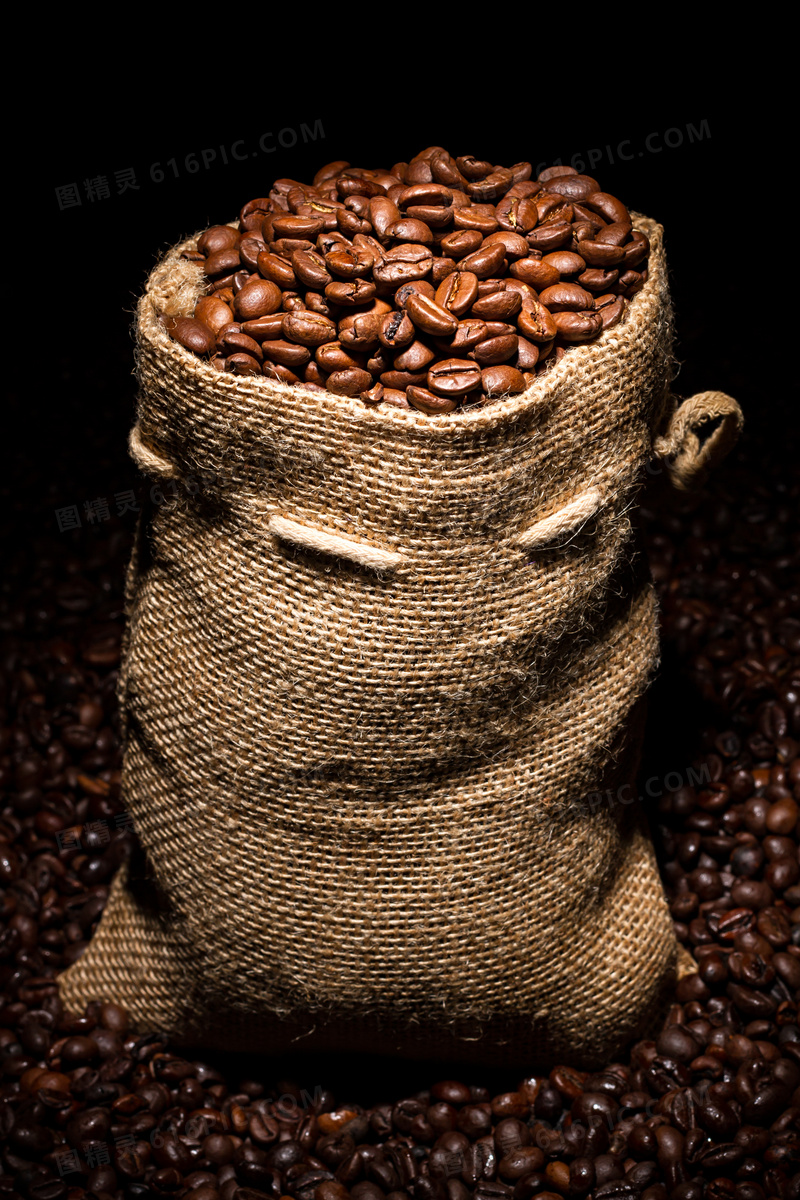 用麻袋装起来的精选咖啡豆高清图片