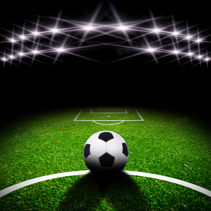 灯光聚焦下的球场足球创意高清图片