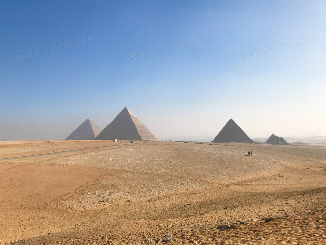 蓝天下的金字塔美景摄影图片